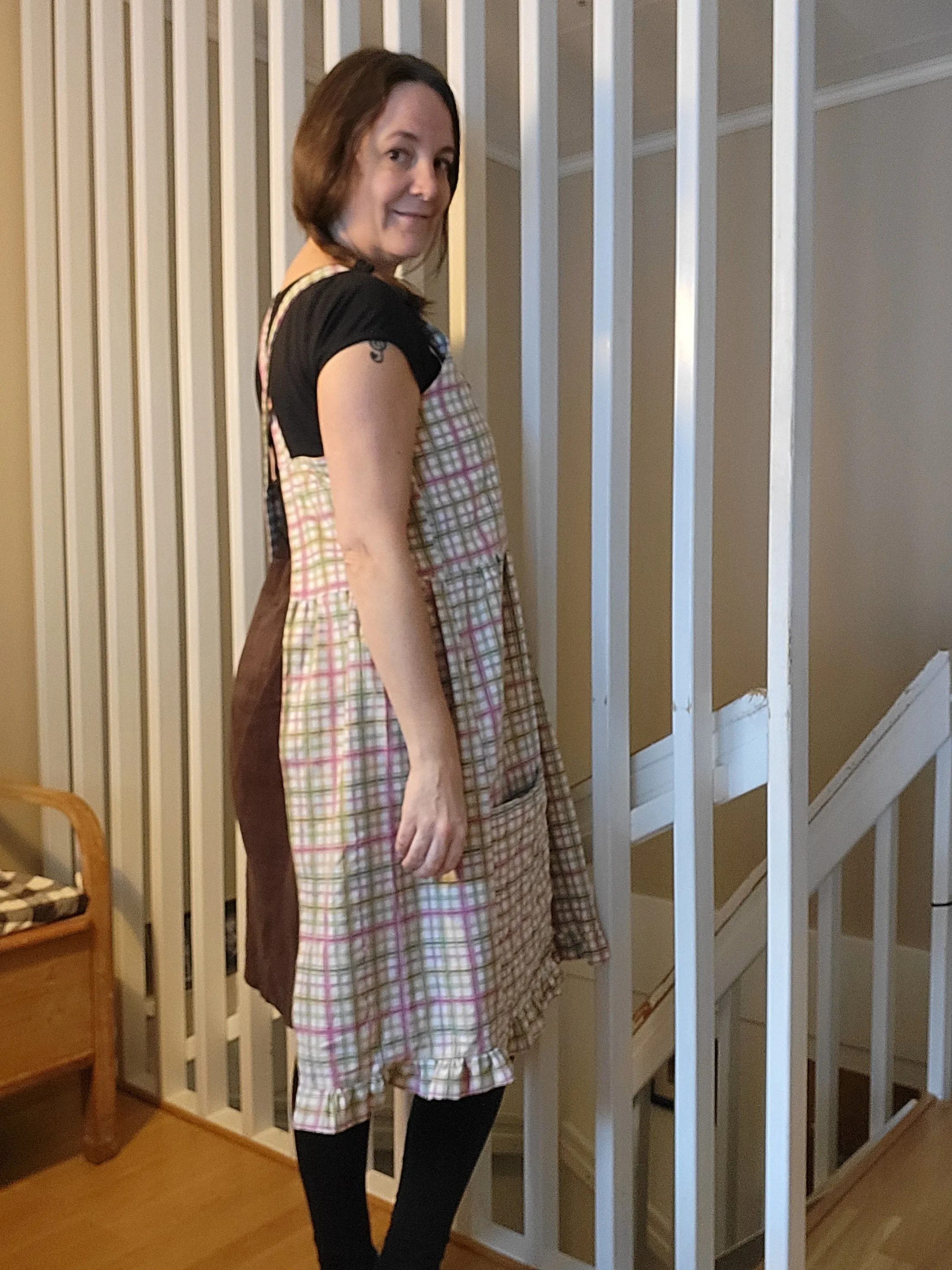 Brianna Built-in Oven Mitt Apron Pattern