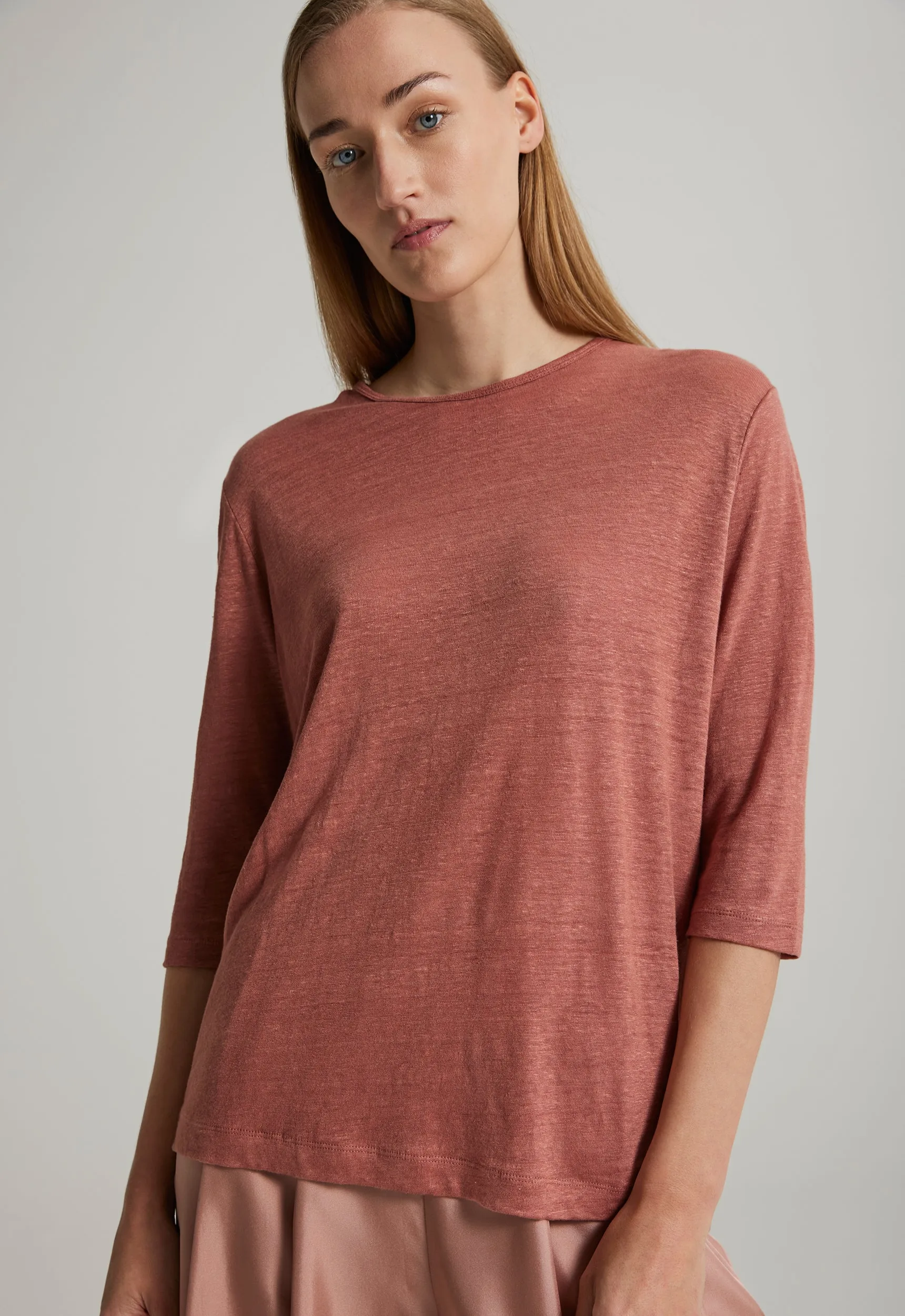 Walker Tee in Mudbrick